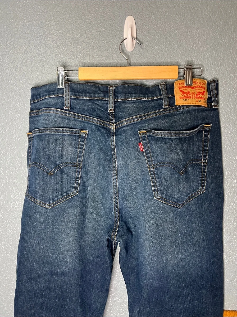Levi's 541 Men's Jeans Blue 38x30 Dark Wash Denim 5-Pocket Cotton Blend